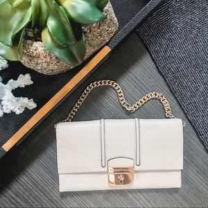 Kate Spade Wristlet Bag •